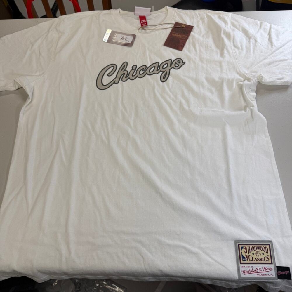 Chicago Bulls Mitchell & Ness NBA Cream T-Shirt 2XL NWT